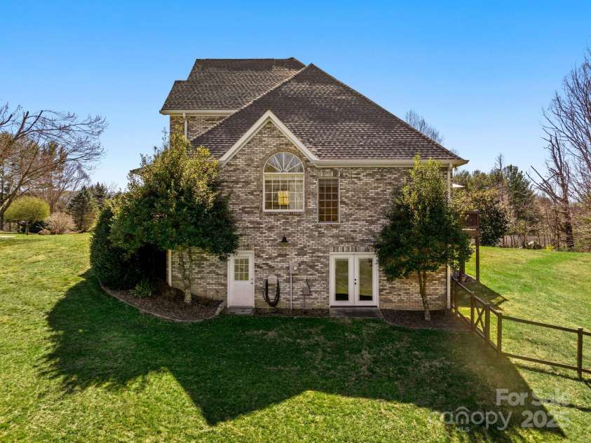 228 Forest Knoll Court, Weaverville, NC 28787.  MLS# CAR4233756, YatesRealty ID 13824. 