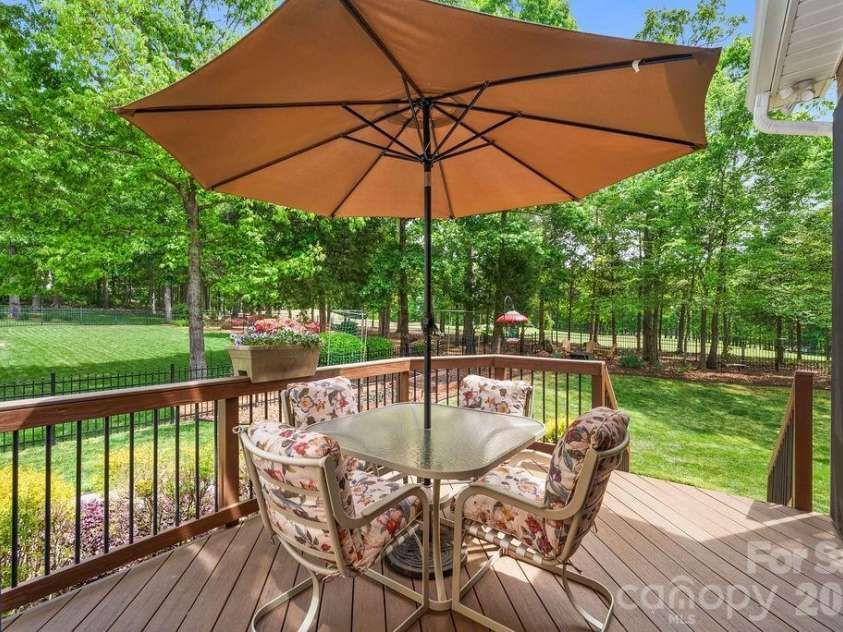 10826 Persimmon Creek Drive, Mint Hill, NC 28227.  MLS# CAR4368571, YatesRealty ID 13825. 