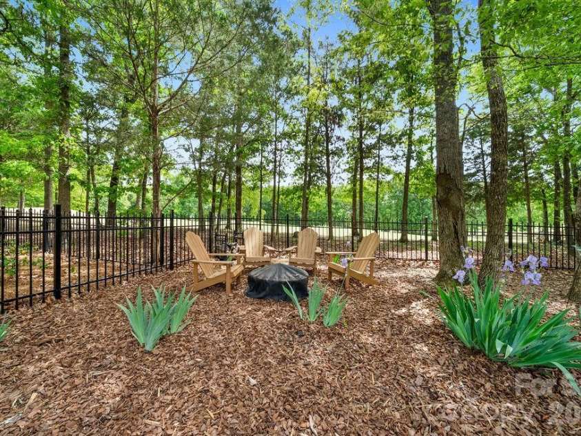 10826 Persimmon Creek Drive, Mint Hill, NC 28227.  MLS# CAR4368571, YatesRealty ID 13825. 
