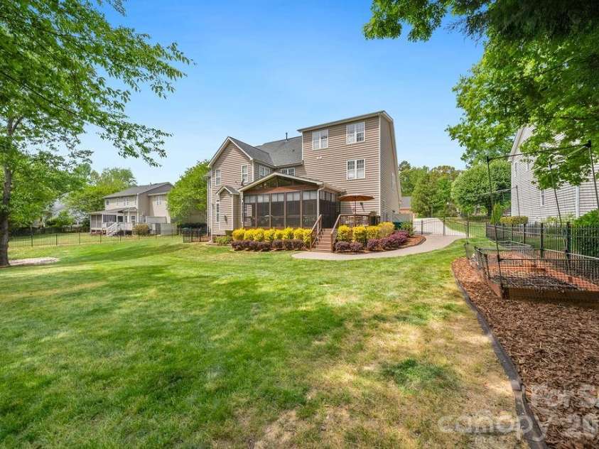 10826 Persimmon Creek Drive, Mint Hill, NC 28227.  MLS# CAR4368571, YatesRealty ID 13825. 