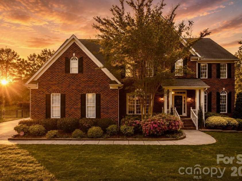 10826 Persimmon Creek Drive, Mint Hill, NC 28227.  MLS# CAR4368571, YatesRealty ID 13825. 