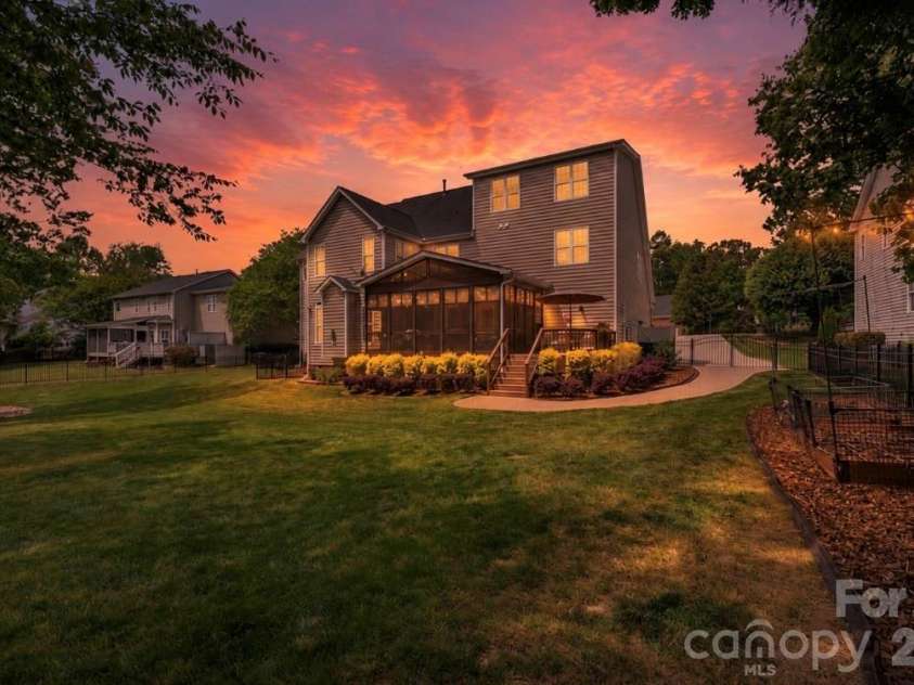 10826 Persimmon Creek Drive, Mint Hill, NC 28227.  MLS# CAR4368571, YatesRealty ID 13825. 