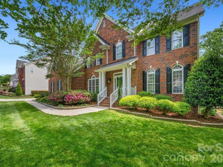 10826 Persimmon Creek Drive, Mint Hill, NC 28227.  MLS# CAR4368571, YatesRealty ID 13825. 