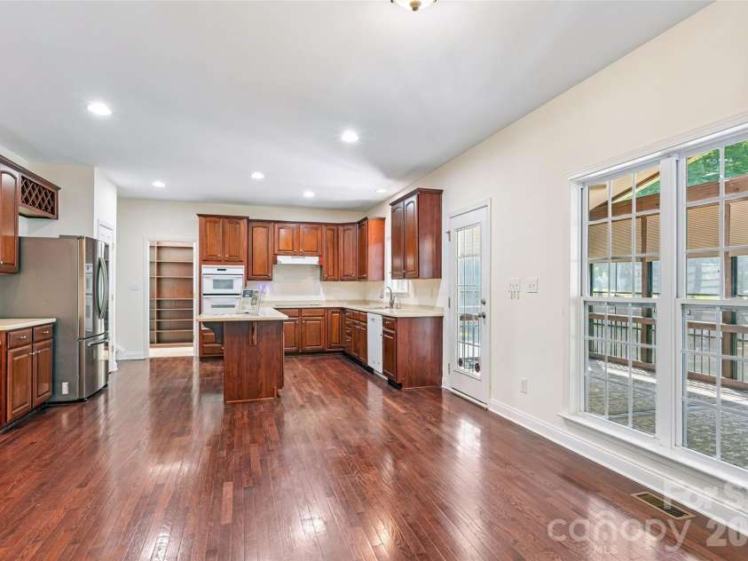 10826 Persimmon Creek Drive, Mint Hill, NC 28227.  MLS# CAR4368571, YatesRealty ID 13825. 