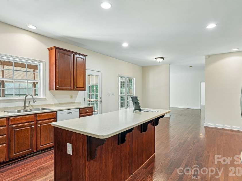10826 Persimmon Creek Drive, Mint Hill, NC 28227.  MLS# CAR4368571, YatesRealty ID 13825. 