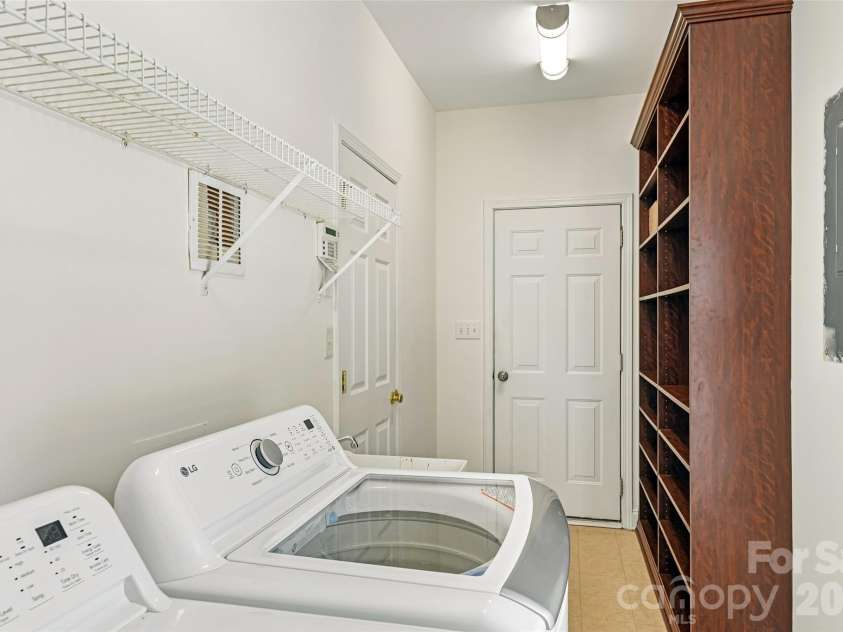 10826 Persimmon Creek Drive, Mint Hill, NC 28227.  MLS# CAR4368571, YatesRealty ID 13825. 
