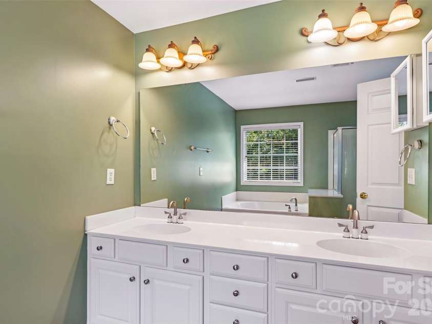 10826 Persimmon Creek Drive, Mint Hill, NC 28227.  MLS# CAR4368571, YatesRealty ID 13825. 
