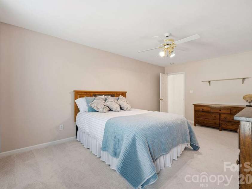 10826 Persimmon Creek Drive, Mint Hill, NC 28227.  MLS# CAR4368571, YatesRealty ID 13825. 