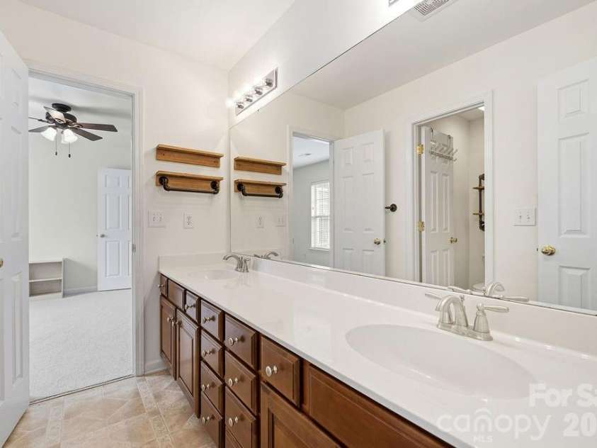 10826 Persimmon Creek Drive, Mint Hill, NC 28227.  MLS# CAR4368571, YatesRealty ID 13825. 