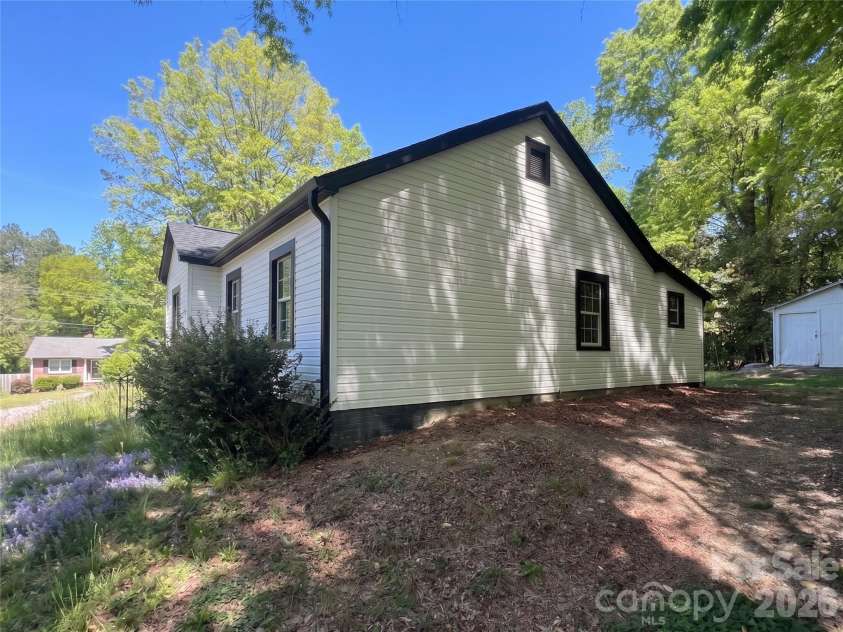 307 Ervin Drive, Cherryville, NC 28021.  MLS# CAR4371227, YatesRealty ID 13826. 