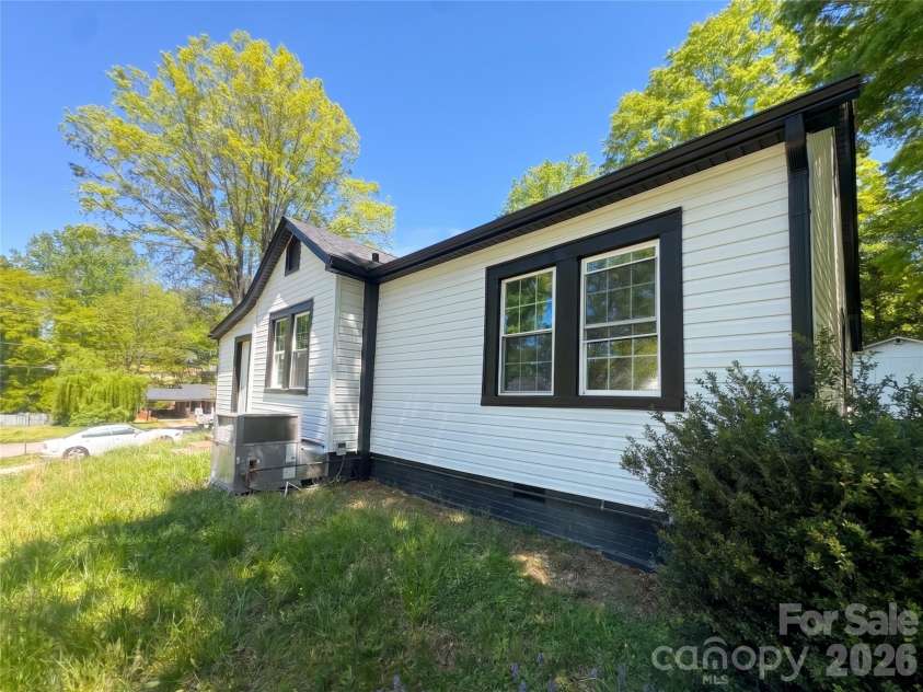 307 Ervin Drive, Cherryville, NC 28021.  MLS# CAR4371227, YatesRealty ID 13826. 