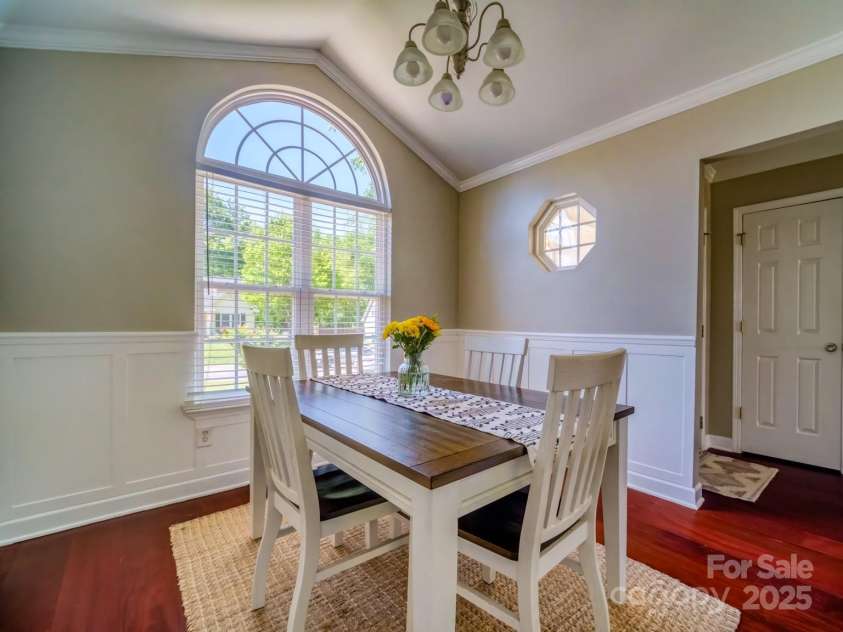 7122 Marlin Street, Gastonia, NC 28056.  MLS# CAR4257729, YatesRealty ID 13826. Dining room with beautiful arched window and vaulted ceiling. Great for entertaining!
