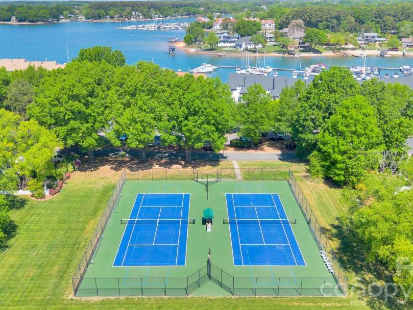 18755 Vineyard Point Lane, Cornelius, NC 28031.  MLS# CAR4371639, YatesRealty ID 13827. Community Tennis Courts