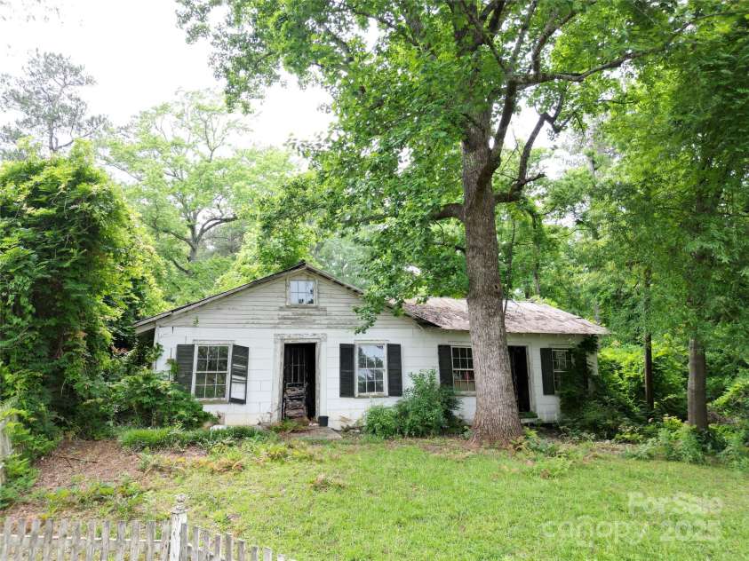 206 Rose Terrace, Wadesboro, NC 28170.  MLS# CAR4259702, YatesRealty ID 13829. 