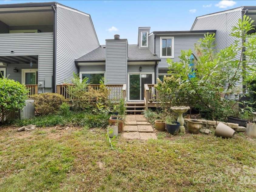 6610 Point Comfort Lane, Charlotte, NC 28226.  MLS# CAR4298567, YatesRealty ID 1383. 