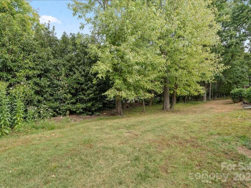 6610 Point Comfort Lane, Charlotte, NC 28226.  MLS# CAR4298567, YatesRealty ID 1383. 