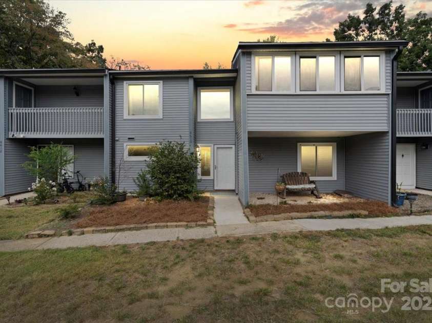 6610 Point Comfort Lane, Charlotte, NC 28226.  MLS# CAR4298567, YatesRealty ID 1383. 