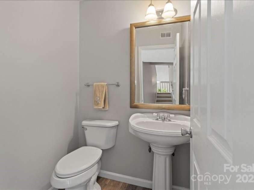 6610 Point Comfort Lane, Charlotte, NC 28226.  MLS# CAR4298567, YatesRealty ID 1383. Bathroom on Main Floor