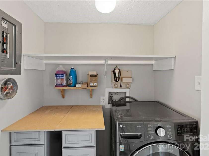6610 Point Comfort Lane, Charlotte, NC 28226.  MLS# CAR4298567, YatesRealty ID 1383. Laundry Closet