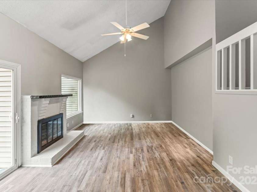 6610 Point Comfort Lane, Charlotte, NC 28226.  MLS# CAR4298567, YatesRealty ID 1383. Living Room