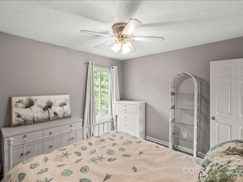 6610 Point Comfort Lane, Charlotte, NC 28226.  MLS# CAR4298567, YatesRealty ID 1383. Main Floor Bedroom