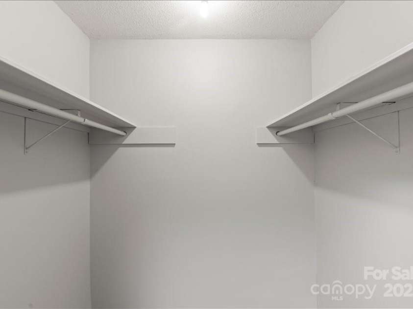 6610 Point Comfort Lane, Charlotte, NC 28226.  MLS# CAR4298567, YatesRealty ID 1383. Primary Closet