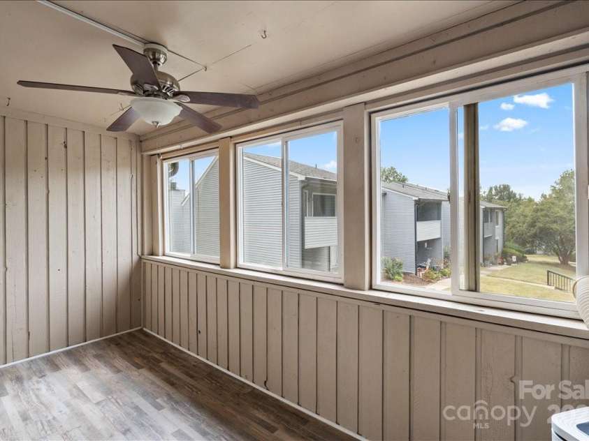 6610 Point Comfort Lane, Charlotte, NC 28226.  MLS# CAR4298567, YatesRealty ID 1383. Sunroom Attached to Primary Bedroom