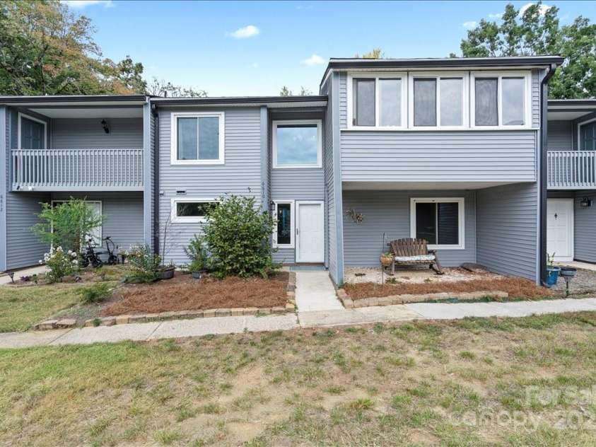 6610 Point Comfort Lane, Charlotte, NC 28226.  MLS# CAR4298567, YatesRealty ID 1383. Welcome Home!