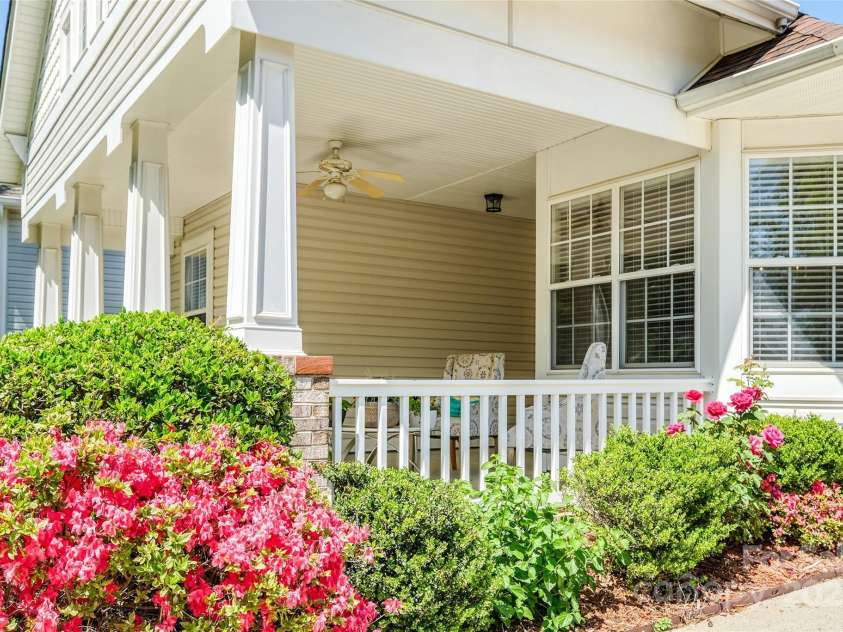 1027 Feather Oak Lane, Matthews, NC 28104.  MLS# CAR4251945, YatesRealty ID 13830. 