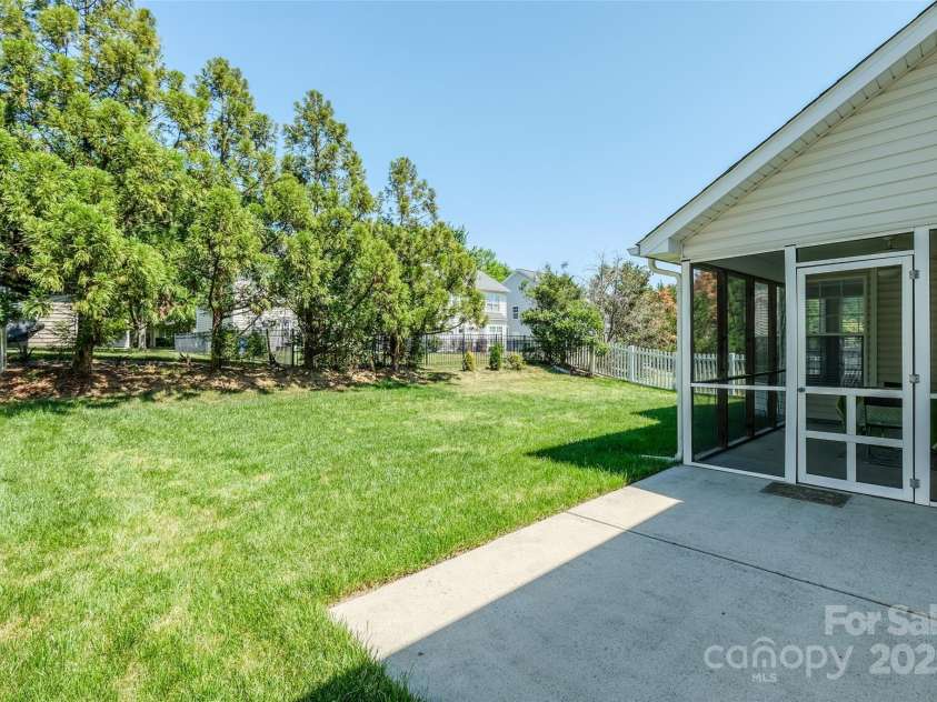 1027 Feather Oak Lane, Matthews, NC 28104.  MLS# CAR4251945, YatesRealty ID 13830. 