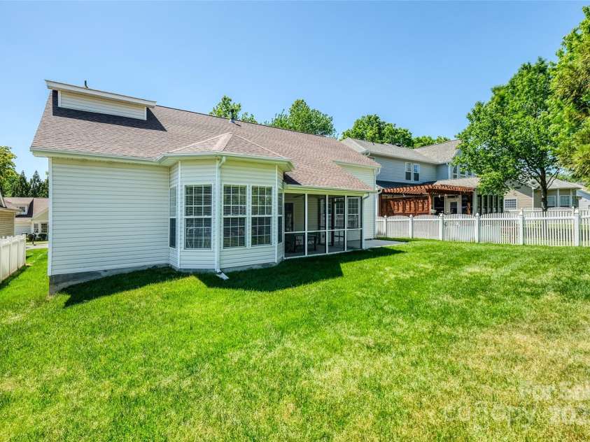 1027 Feather Oak Lane, Matthews, NC 28104.  MLS# CAR4251945, YatesRealty ID 13830. 