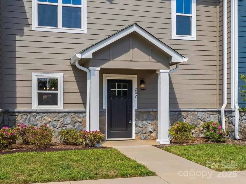 202 Beacon Avenue, Morganton, NC 28655.  MLS# CAR4299210, YatesRealty ID 13830. 
