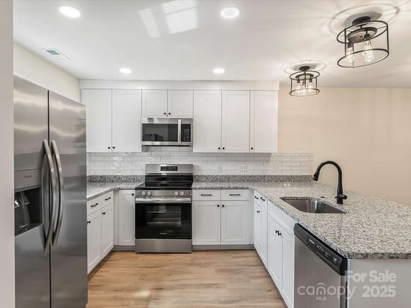 202 Beacon Avenue, Morganton, NC 28655.  MLS# CAR4299210, YatesRealty ID 13830. 