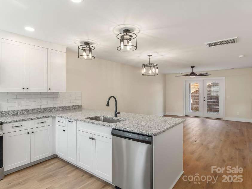 202 Beacon Avenue, Morganton, NC 28655.  MLS# CAR4299210, YatesRealty ID 13830. 