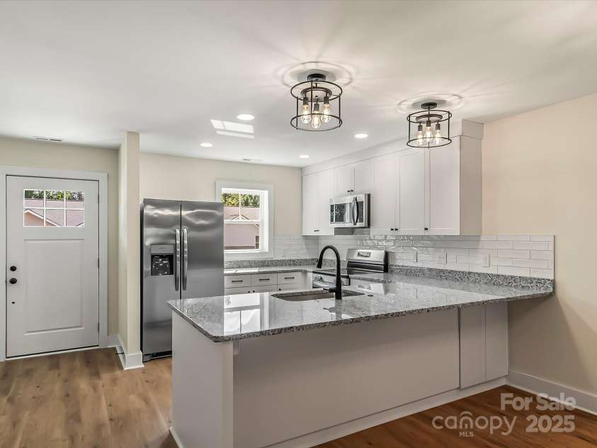 202 Beacon Avenue, Morganton, NC 28655.  MLS# CAR4299210, YatesRealty ID 13830. 