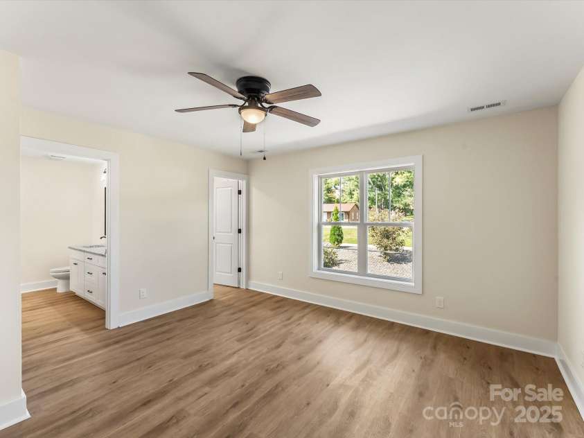 202 Beacon Avenue, Morganton, NC 28655.  MLS# CAR4299210, YatesRealty ID 13830. 