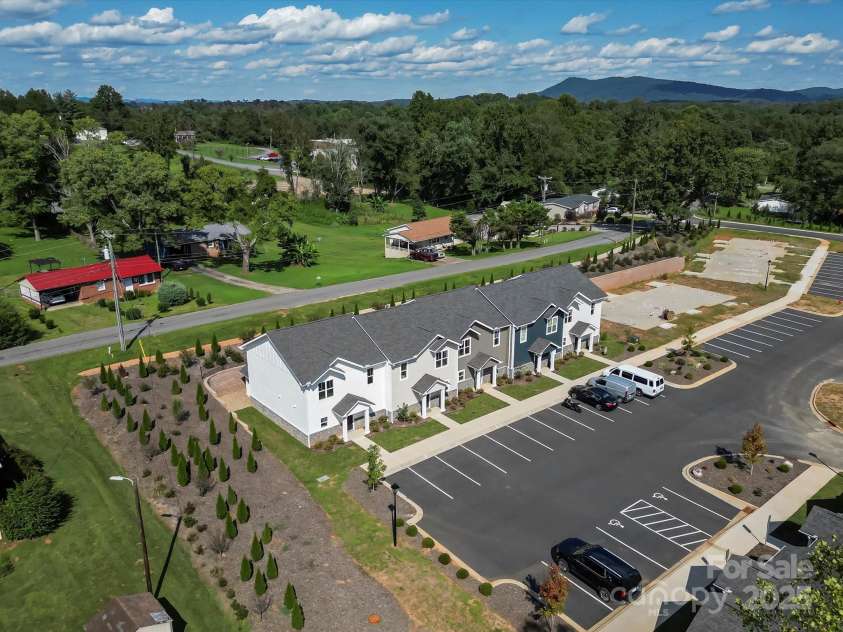 202 Beacon Avenue, Morganton, NC 28655.  MLS# CAR4299210, YatesRealty ID 13830. 