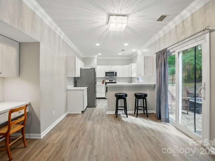 8744 Barrister Way, Charlotte, NC 28216.  MLS# CAR4258006, YatesRealty ID 13832. Kitchen