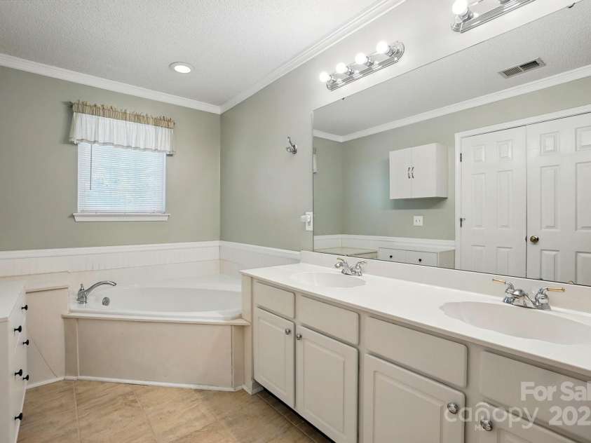 8744 Barrister Way, Charlotte, NC 28216.  MLS# CAR4258006, YatesRealty ID 13832. Owner's Bathroom