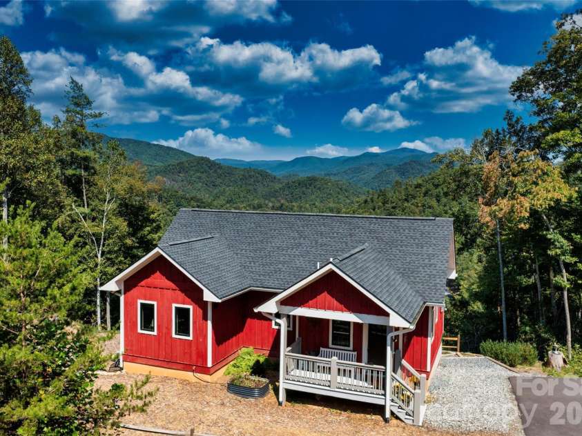 55 Laurel Ridge, Marshall, NC 28753.  MLS# CAR4353005, YatesRealty ID 13833. 55 Laurel Ridge-The Main House