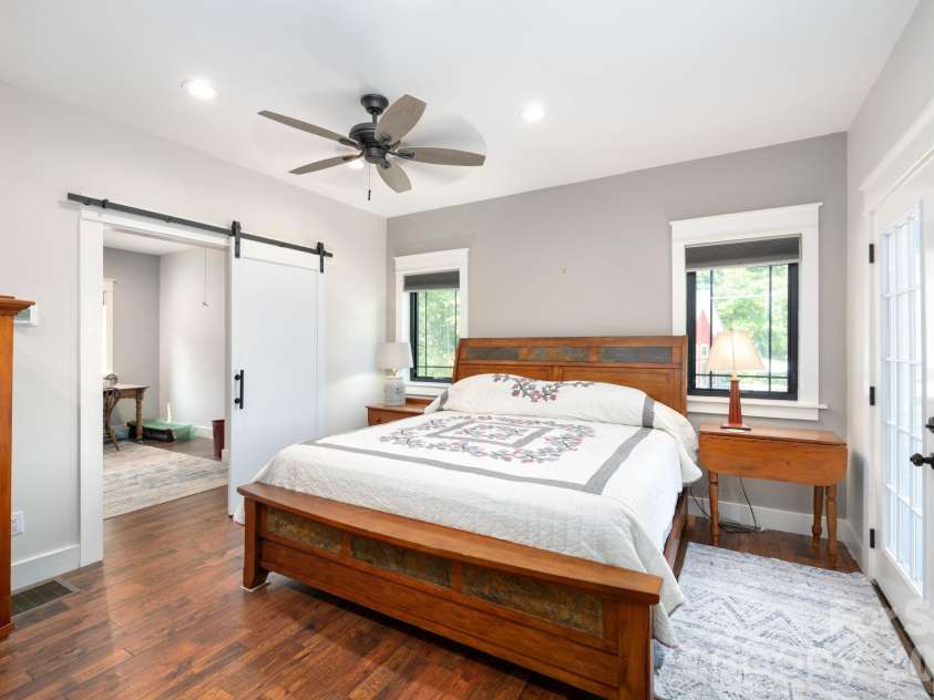 55 Laurel Ridge, Marshall, NC 28753.  MLS# CAR4353005, YatesRealty ID 13833. Flex space room with upper level deck access