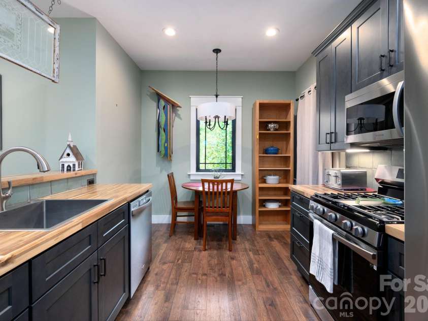 55 Laurel Ridge, Marshall, NC 28753.  MLS# CAR4353005, YatesRealty ID 13833. Galley Kitchen with 2 person breakfast nook
