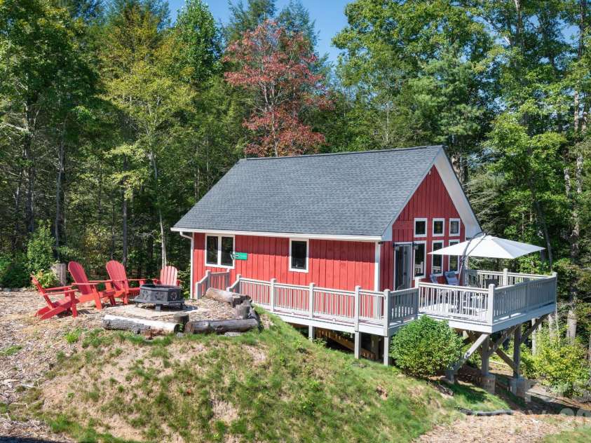 55 Laurel Ridge, Marshall, NC 28753.  MLS# CAR4353005, YatesRealty ID 13833. This is Skyview (53 Laurel Ridge)...a custom built elevated cottage.