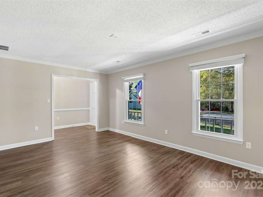 9534 Banwell Lane, Charlotte, NC 28269.  MLS# CAR4231632, YatesRealty ID 13836. 