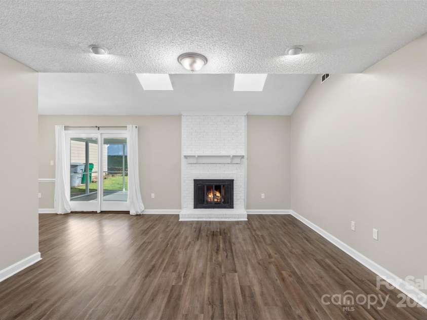 9534 Banwell Lane, Charlotte, NC 28269.  MLS# CAR4231632, YatesRealty ID 13836. 