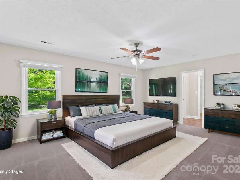 9534 Banwell Lane, Charlotte, NC 28269.  MLS# CAR4231632, YatesRealty ID 13836. 