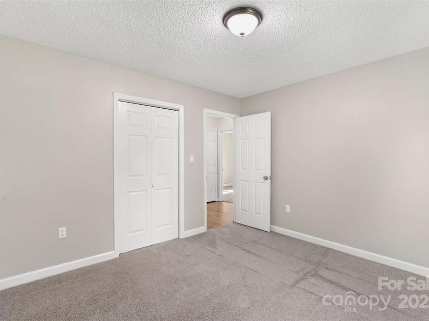 9534 Banwell Lane, Charlotte, NC 28269.  MLS# CAR4231632, YatesRealty ID 13836. 