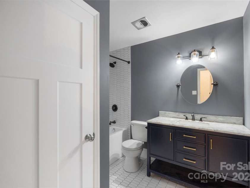 15333 Catawba Circle, Matthews, NC 28104.  MLS# CAR4257042, YatesRealty ID 13838. Full Bath-Upper