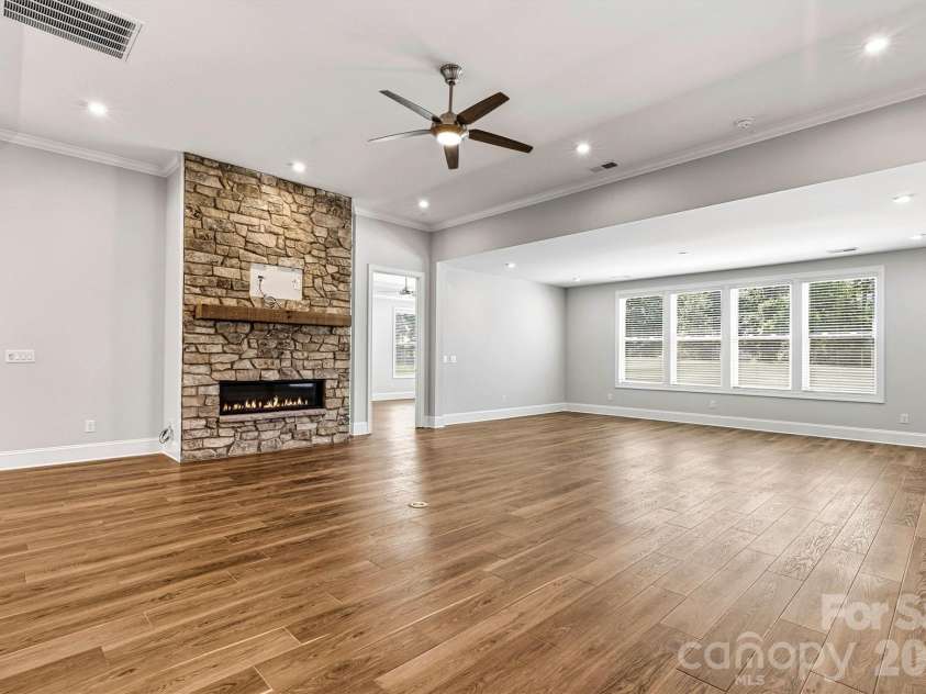 4448 Moxie Way, Charlotte, NC 28215.  MLS# CAR4366157, YatesRealty ID 13838. 