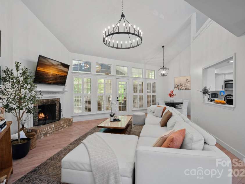 181 Glynwater Drive, Mooresville, NC 28117.  MLS# CAR4243955, YatesRealty ID 13839. Living Room
